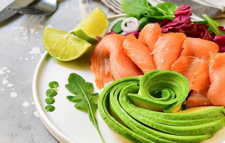 vis met groenten voor het ketogeen dieet