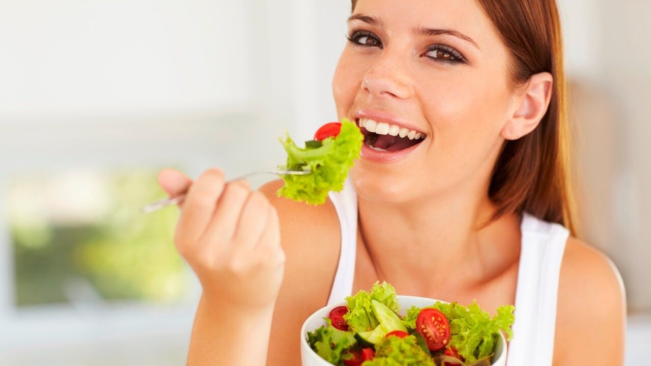 groene salade eten op een lui dieet